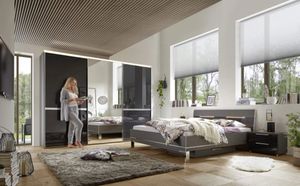 Begros Schlafräume: Schlafzimmer, Schranksysteme, Schränke, Betten, Beimöbel, Apartmentmöbel.
Ausführungen / Beschichtung (produktabhängig): Glas, Melaminharzbeschichtung, Finishfolie.
Modelle gemäß Anhang zum Vertrag.